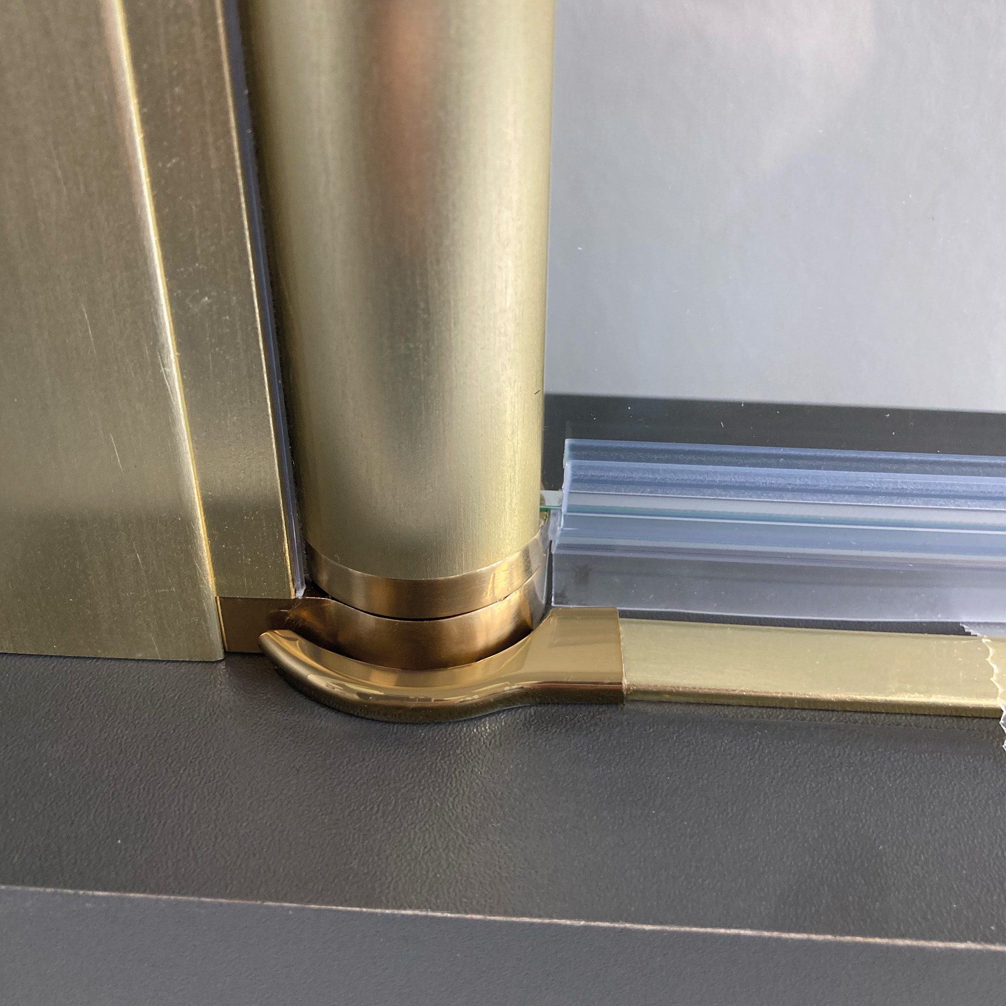MK520 Gold Edition Drehtür Anschlag links für Seitenwand