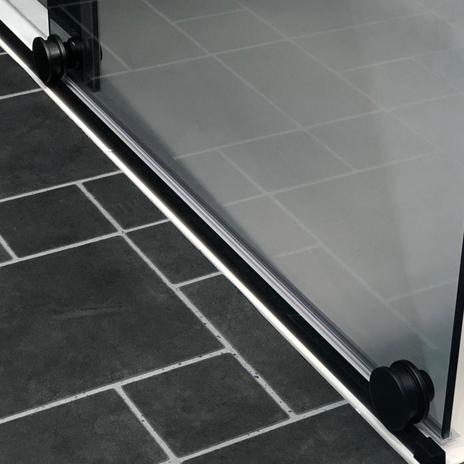 MK850 Rollenführung unten schwarz matt Detail